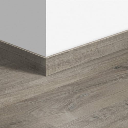 Plinthe standard vinyle Quick-Step Livyn Chêne Coton Gris Avec Traits De Scie 40106 - 12 x