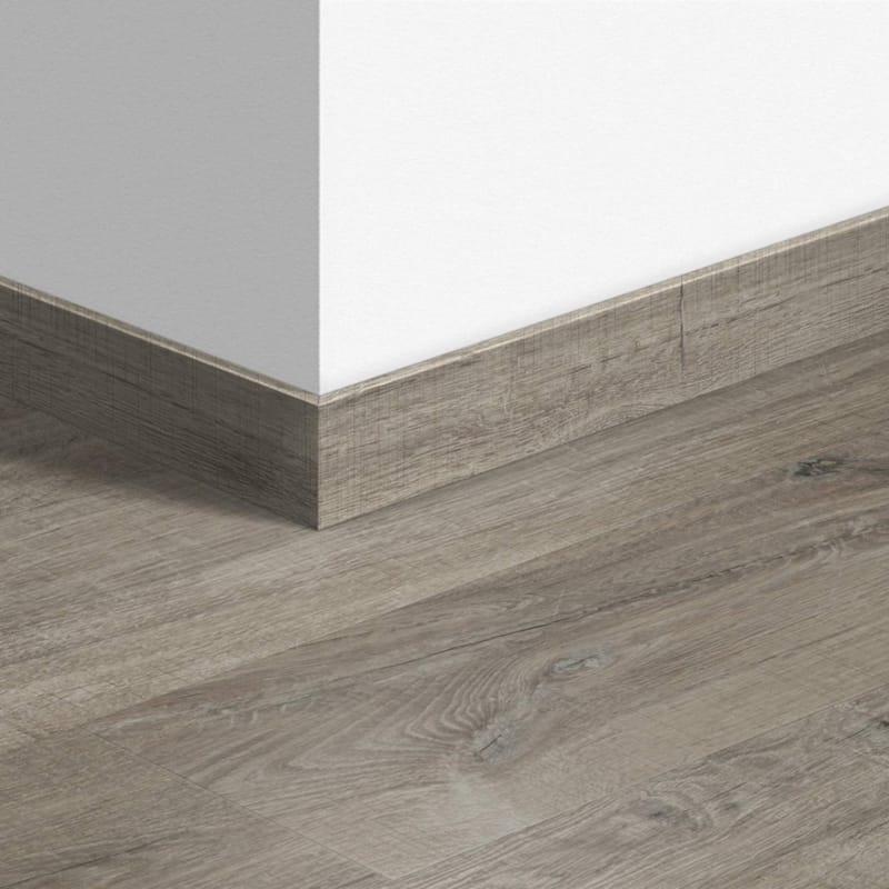 Plinthe standard vinyle Quick-Step Livyn Chêne Coton Gris Avec Traits De Scie 40106 - 12 x 58 x 2400