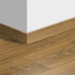 Plinthe standard stratifié Quick-Step 4767 Chêne nature gercé 12 x 58 x 2400 mm