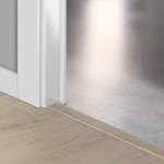 Profilé Incizo stratifié Quick-Step 4764 Chêne beige brossé - 13 x 48 x 2150 mm