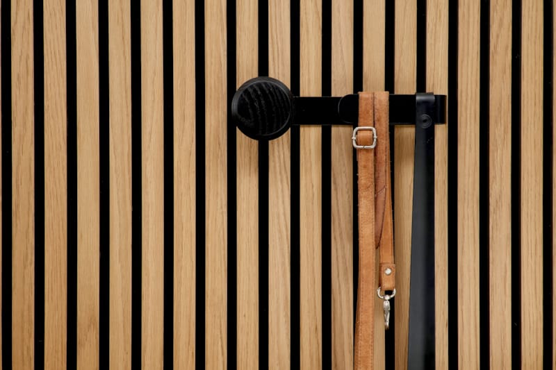 Ter Hürne SilentDesign LivingWall - Haakon - Crochet long avec bouton en bois noir