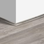 Moulure vinyle Quick -Step Livyn Chêne canyon gris avec traits de scie 40030 - 17 x 17 x 2