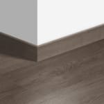 Plinthe standard stratifié Quick-Step 1286 Chêne vieilli gris planches - 12 x 58 x 2400 mm