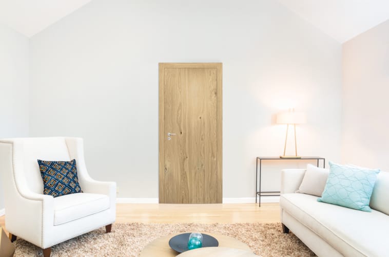 Porte plaquée chêne vertical - Qualité rustique - Âme pleine - 201,5 x 83 cm