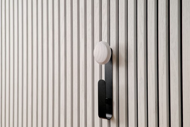 Ter Hürne SilentDesign LivingWall - Eilin - Crochet long avec bouton en bois blanc