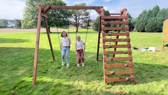 Aire de jeux en bois avec balançoires Tristan - 273 x 220 x 215 cm