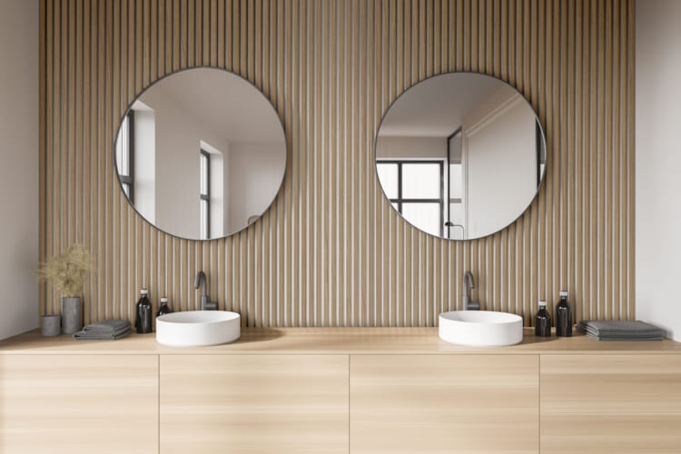 Panneau mural Maestro Latt blanc hydrofuge avec 7 lattes Natural Oak - 16 x 300 x 2770 mm