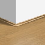 Moulure vinyle Quick -Step Livyn Chêne miel pur 40098 - 17 x 17 x 2400 mm