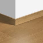 Plinthe standard stratifié Quick-Step 1284 Chêne verni naturel planches - 12 x 58 x 2400 m