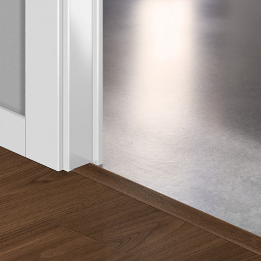 Profilé Incizo stratifié Quick-Step 4761 Noyer chic - 13 x 48 x 2150 mm