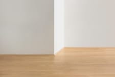 Contre plinthe pour parquet stratifié Quick-Step - 1653 - Chêne vieilli patiné blanc - 17