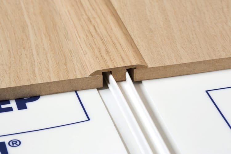 Profilé Incizo stratifié Quick-Step 1896 Chêne cérusé blanc et huilé blanc planches - 13 x