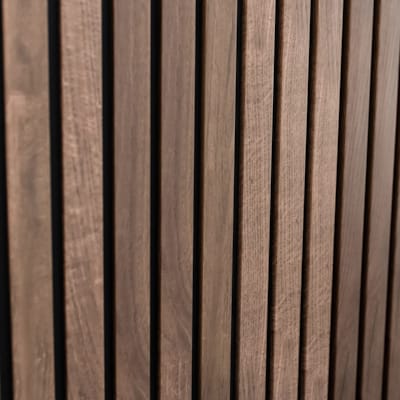 Panneau mural Maestro Latt Matte Black avec 7 lattes Castle Oak - 20 x 300 x 2770 mm