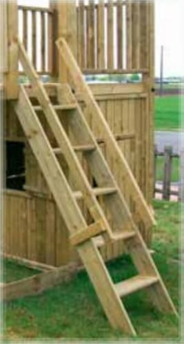 Escalier à marches en bois raboté
