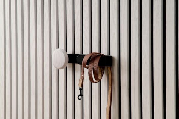 Ter Hürne SilentDesign LivingWall - Eilin - Crochet long avec bouton en bois blanc