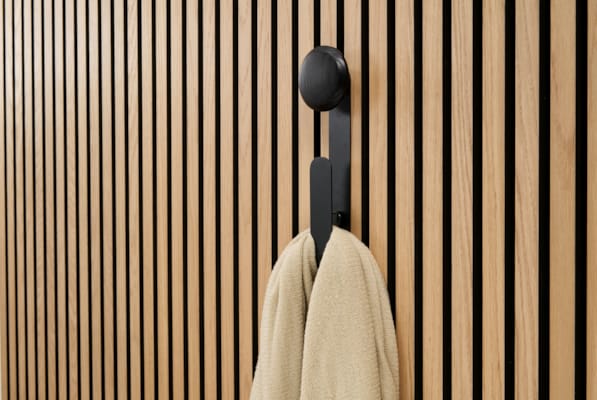 Ter Hürne SilentDesign LivingWall - Haakon - Crochet long avec bouton en bois noir