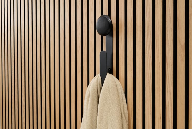 Ter Hürne SilentDesign LivingWall - Haakon - Crochet long avec bouton en bois noir