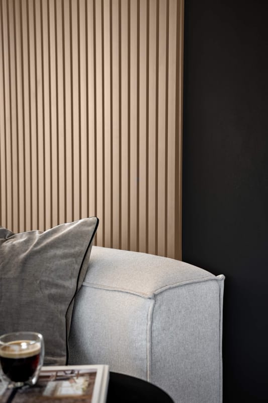 Panneau mural Maestro Latt Matte Black avec 7 lattes Pepper Oak - 20 x 300 x 2770 mm