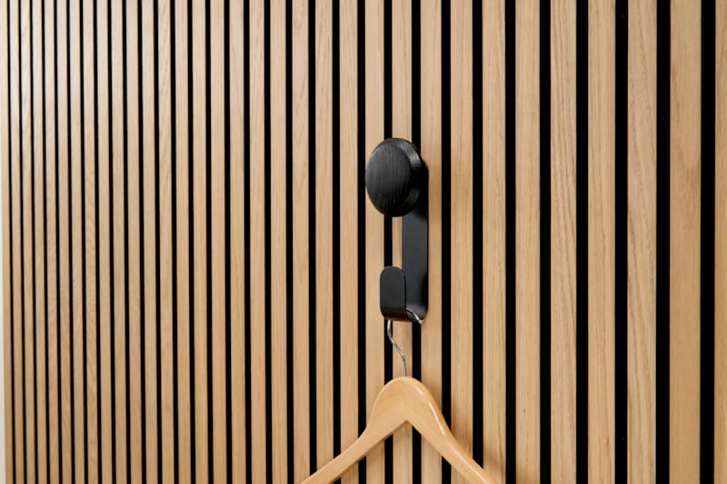 Ter Hürne SilentDesign LivingWall - Haakon - Crochet court avec bouton en bois noir