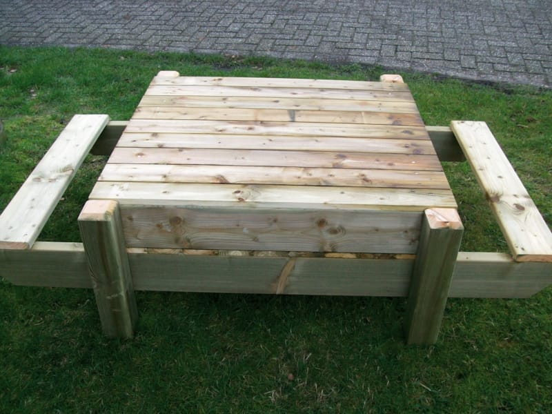 Bac à sable transformable en table