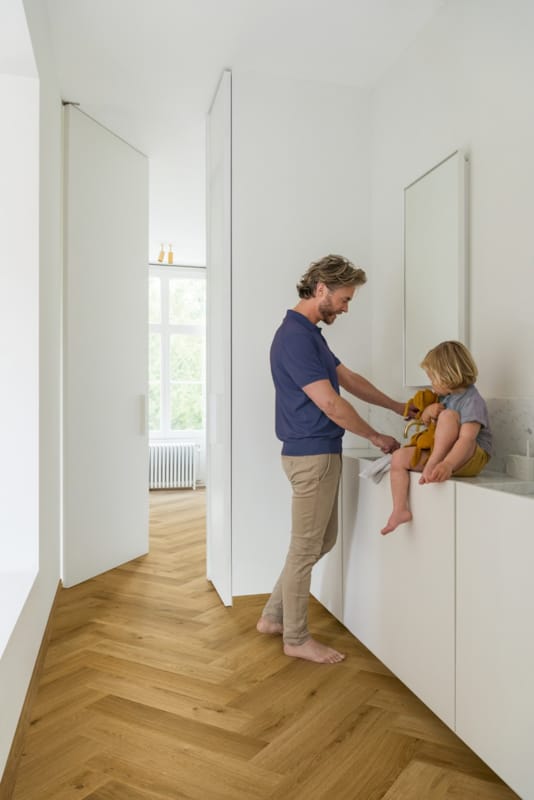 Parquet stratifié Quick-Step Impressive Design - Chevron chêne Cannelle 8244 - 8 x 131 x 6