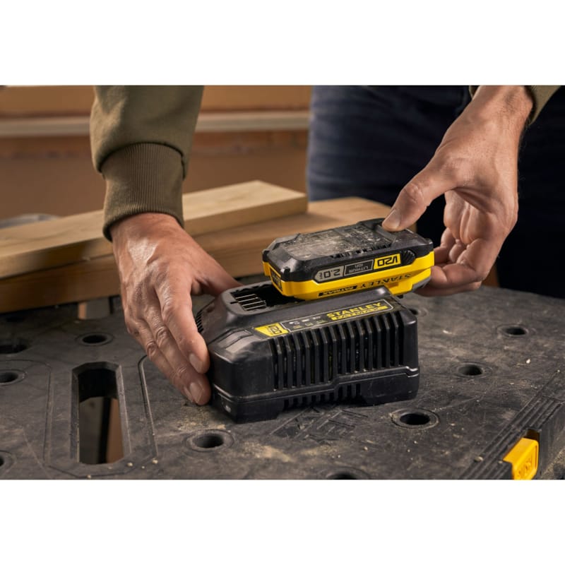 Stanley paquet de démarrage: 2x batteries 18V 2.0Ah + chargeur 2A