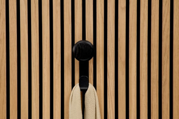 Ter Hürne SilentDesign LivingWall - Haakon - Crochet court avec bouton en bois noir