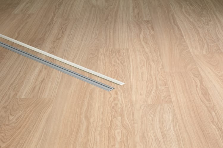 Profilé multifonction stratifié - Argent - 10 x 46.9 x 1860 mm