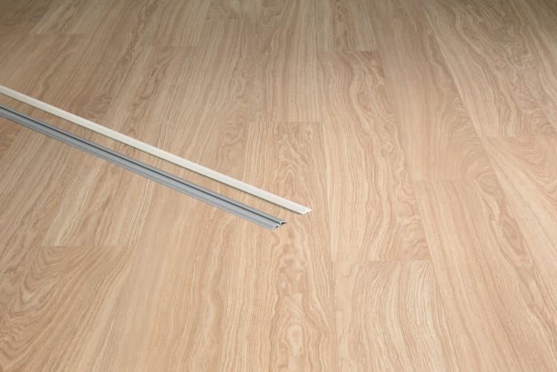 Profilé multifonction stratifié - Argent - 10 x 46.9 x 1860 mm