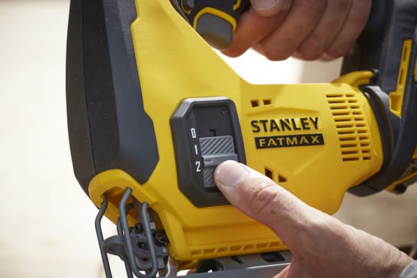 Stanley scie sauteuse pendulaire 18V