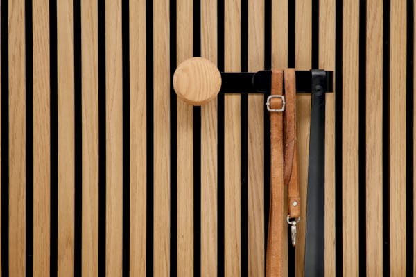 Ter Hürne SilentDesign LivingWall - Jesper - Crochet long avec bouton en bois naturel