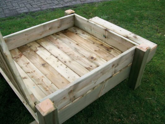 Bac à sable transformable en table