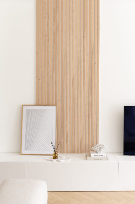 Panneau mural Maestro Latt White Paintable avec 7 lattes Pepper Oak - 20 x 300 x 2770 mm