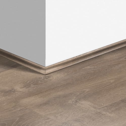 Moulure vinyle Quick -Step Livyn Chêne tempête de sable marron 40086 - 17 x 17 x 2400 mm
