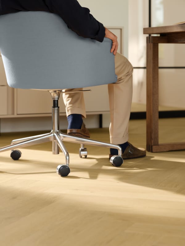 Parquet stratifié Quick-Step Impressive Design - Chevron chêne muscade 8243 - 8 x 131 x 655 mm