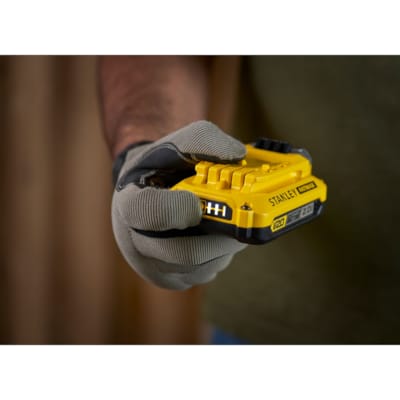 Stanley paquet de démarrage: 2x batteries 18V 2.0Ah + chargeur 2A