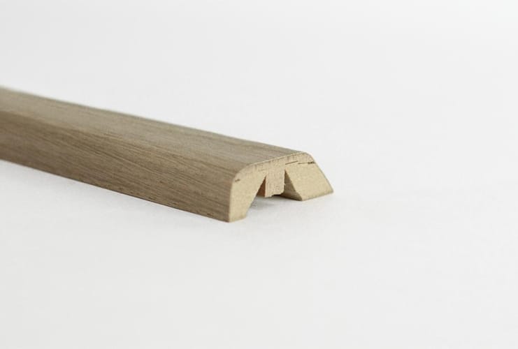 3-en-1 profile Maestro PLACAGE BOIS CHENE VERNIS  16x54x2150 mm