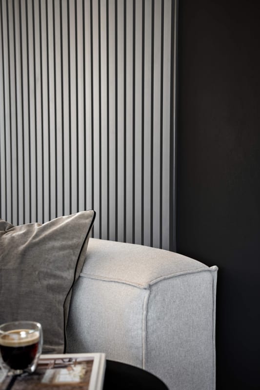Panneau mural Maestro Latt Matte Black avec 7 lattes Raw Concrete - 20 x 300 x 2770 mm